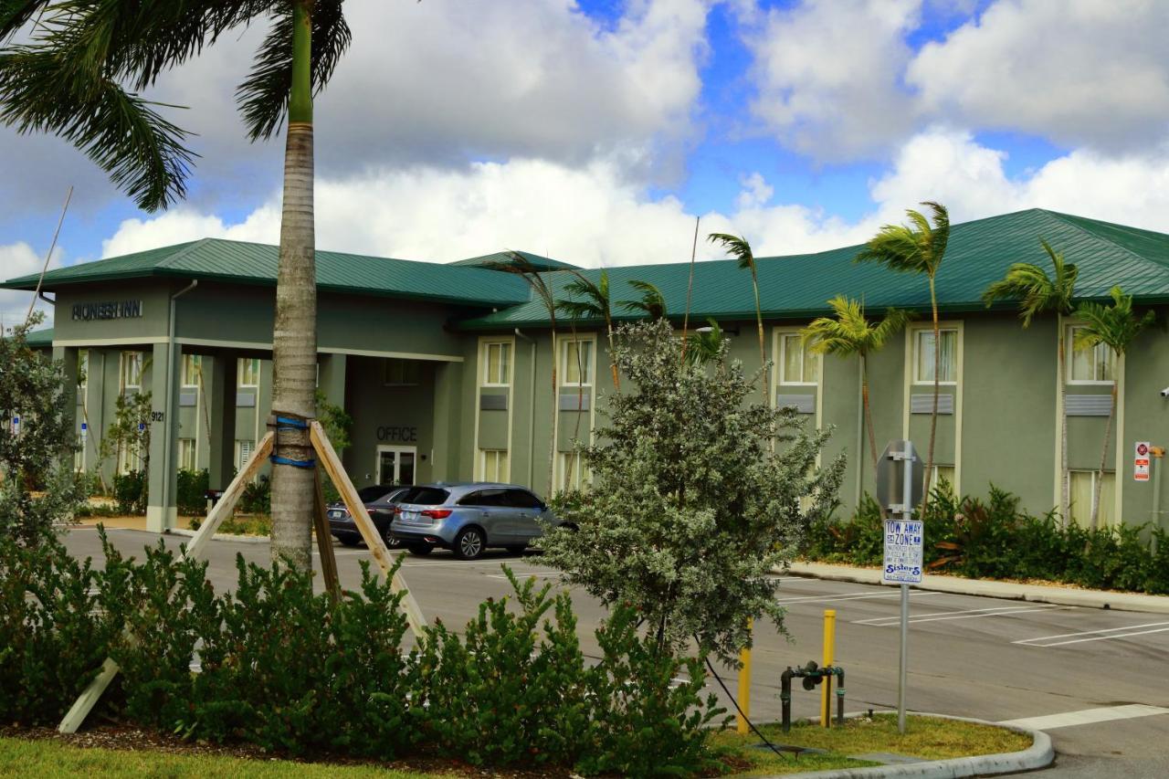 Pioneer Inn Royal Palm Beach Eksteriør billede